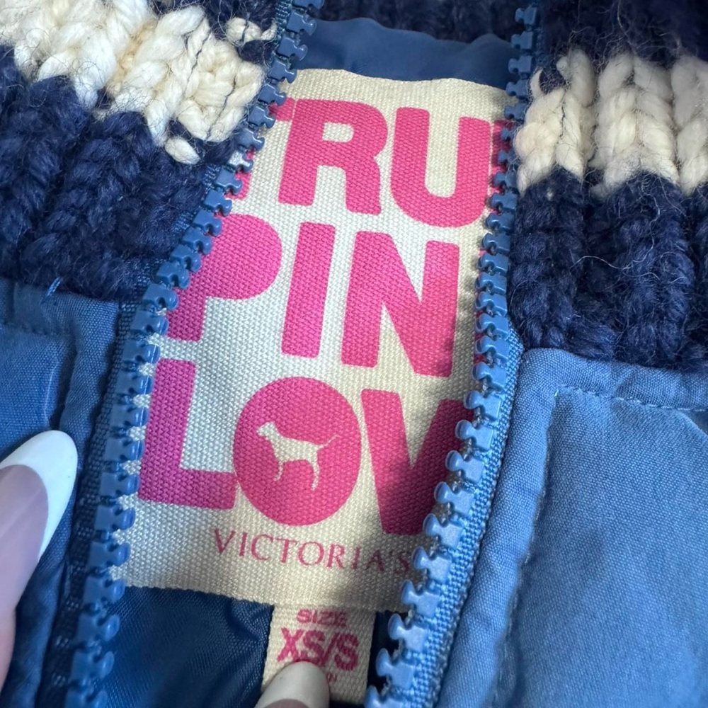 PINK Victoria’s Secret Y2K Blue Puffer Vest - Picture 5 of 5